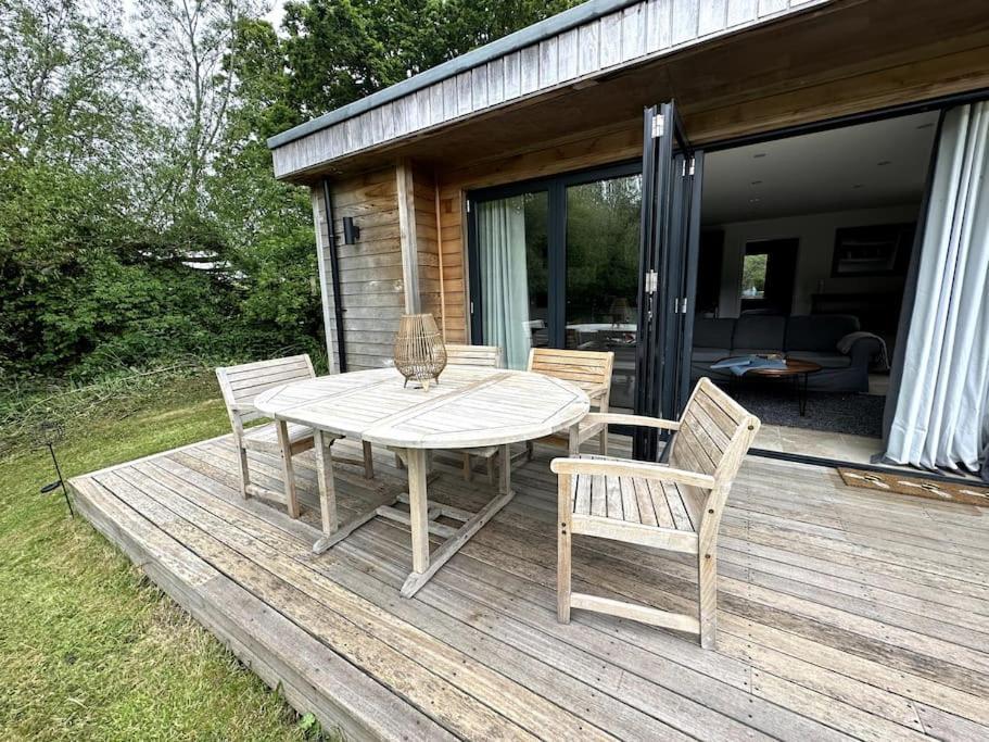 Beautiful Cabin With Pond View Steyning Kültér fotó