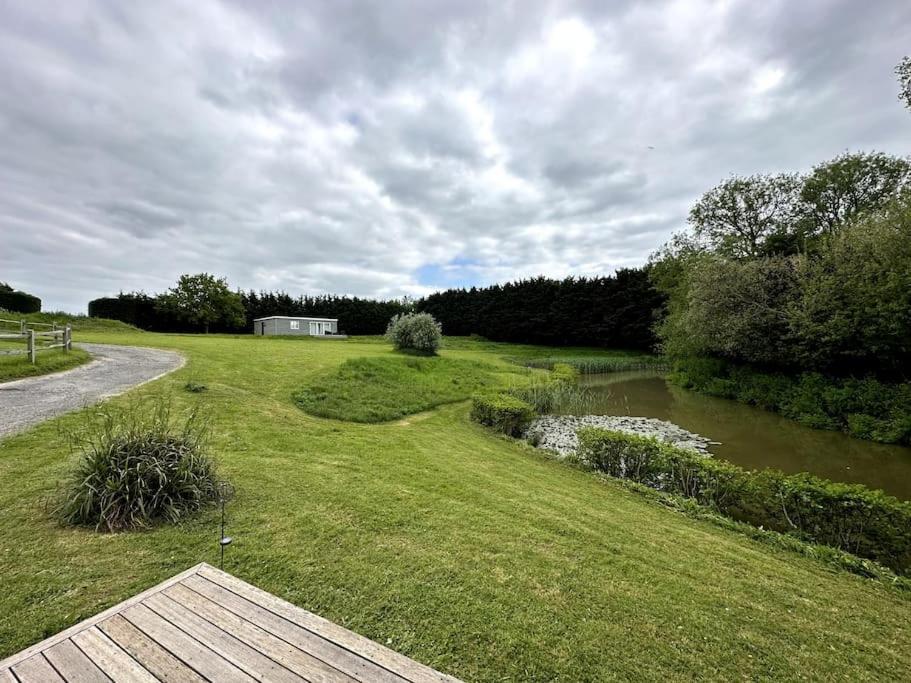 Beautiful Cabin With Pond View Steyning Kültér fotó